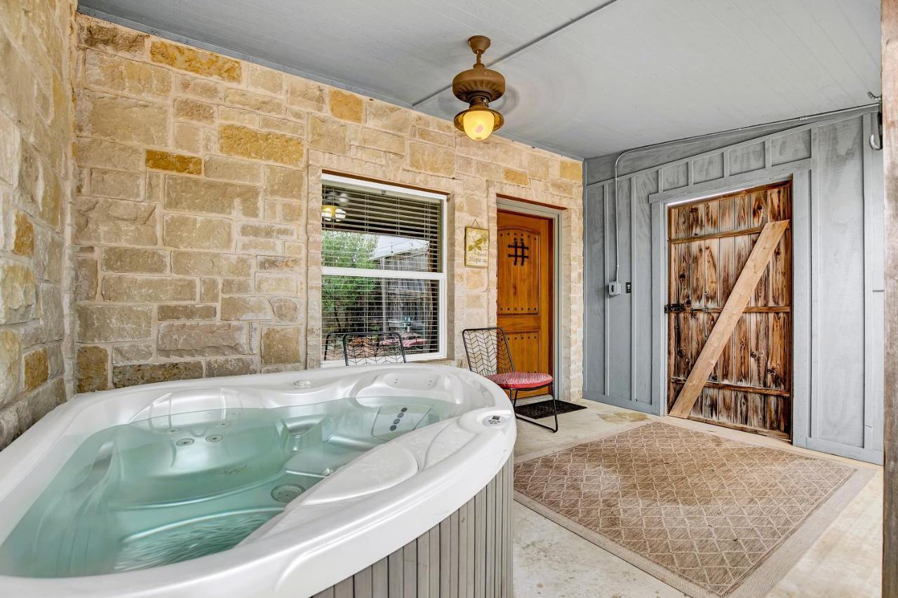 Romantic Oasis With Hot Tub Near Fred And Wineries! Fredericksburg Exterior foto
